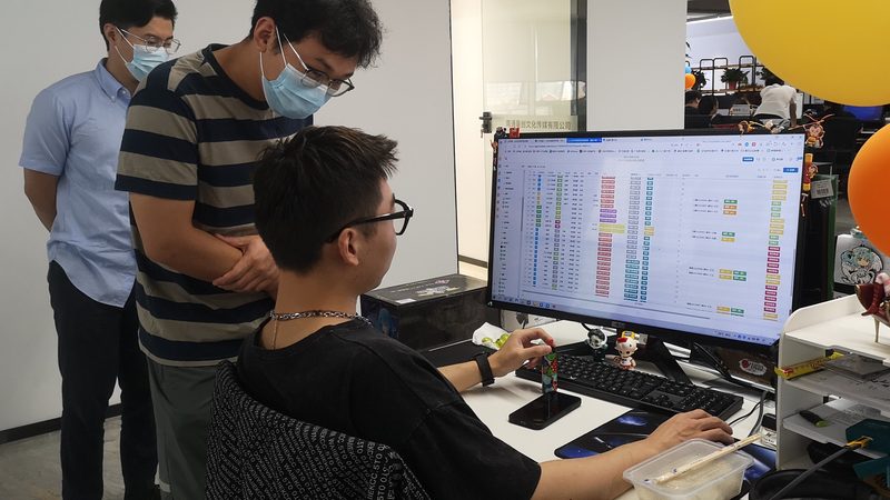 了解了许可证的种类后，接下来就是申请流程。以下是申请流程的简要概述：